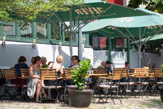 Gemütlich sitzen im Biergarten