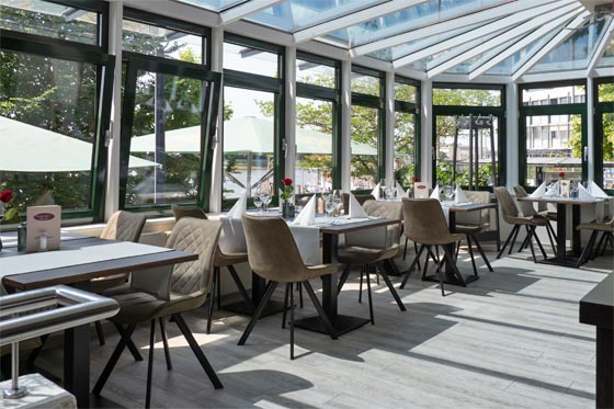 Tische im Restaurant